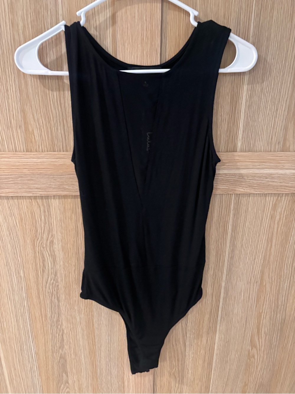 Lulus Women's Sleeveless V-Neck Bodysuit